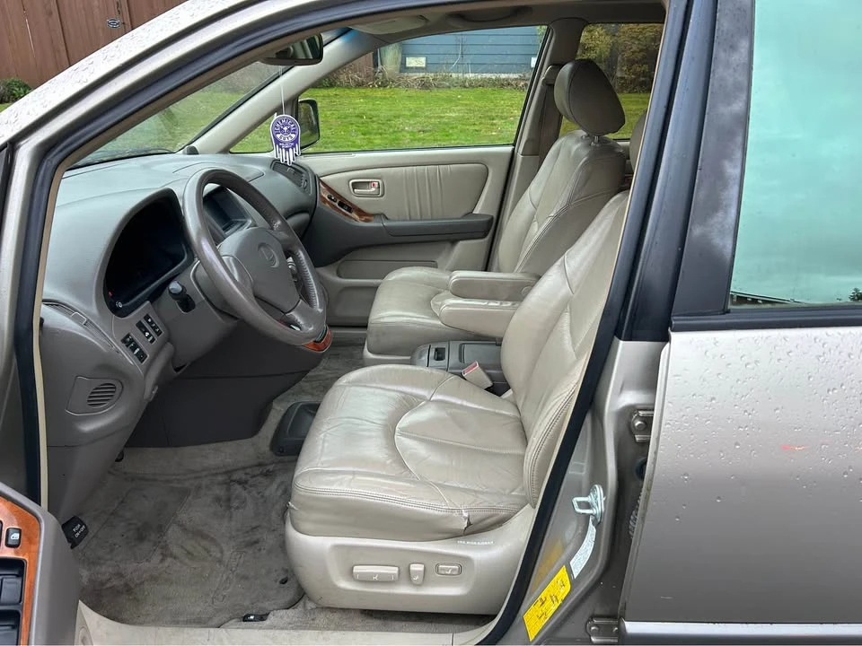 1999 Lexus RX 1st Gen - Image 5 of 10
