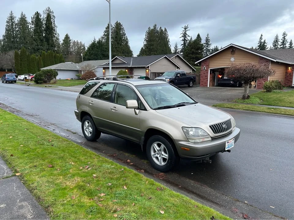 1999 Lexus RX 1st Gen - Image 4 of 10