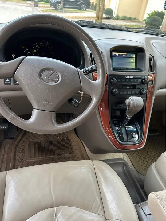 1999 Lexus RX 1st Gen - Image 15 of 20