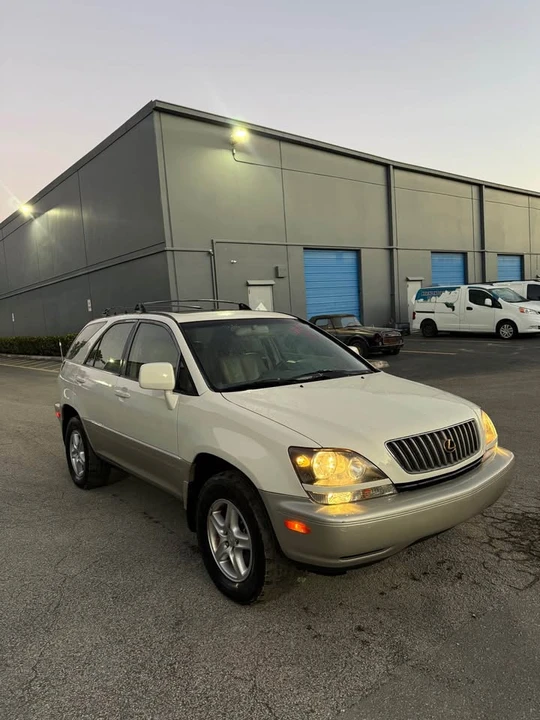 1999 Lexus RX 1st Gen - Image 2 of 8