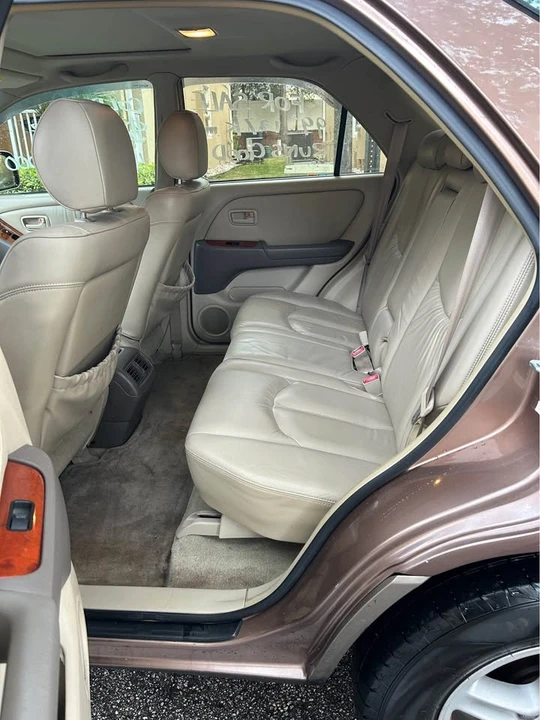 1999 Lexus RX 1st Gen - Image 11 of 20