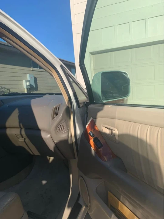 1999 Lexus RX 1st Gen - Image 4 of 8