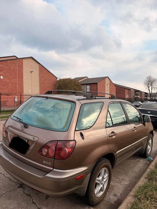 1999 Lexus RX 1st Gen - Image 4 of 8