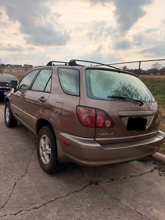 1999 Lexus RX 1st Gen - Image 3 of 8