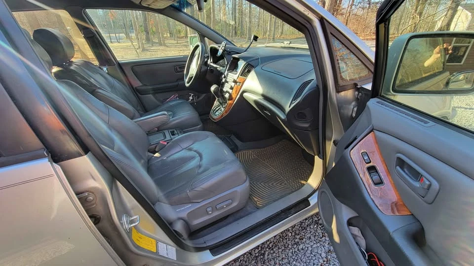 1999 Lexus RX 1st Gen - Image 5 of 11