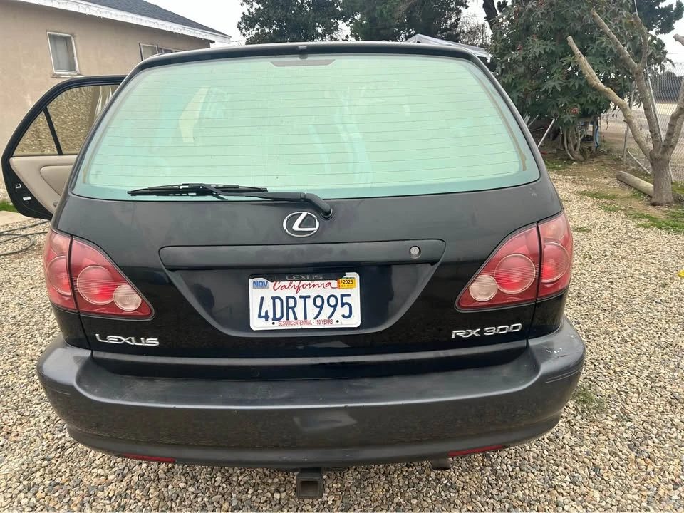 1999 Lexus RX 1st Gen - Image 5 of 12