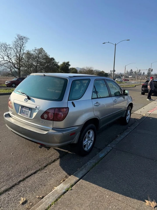1999 Lexus RX 1st Gen - Image 5 of 13
