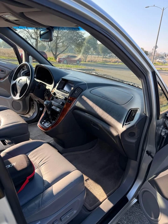 1999 Lexus RX 1st Gen - Image 9 of 13