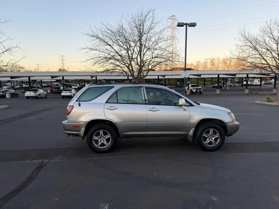 1999 Lexus RX 1st Gen - Image 5 of 11