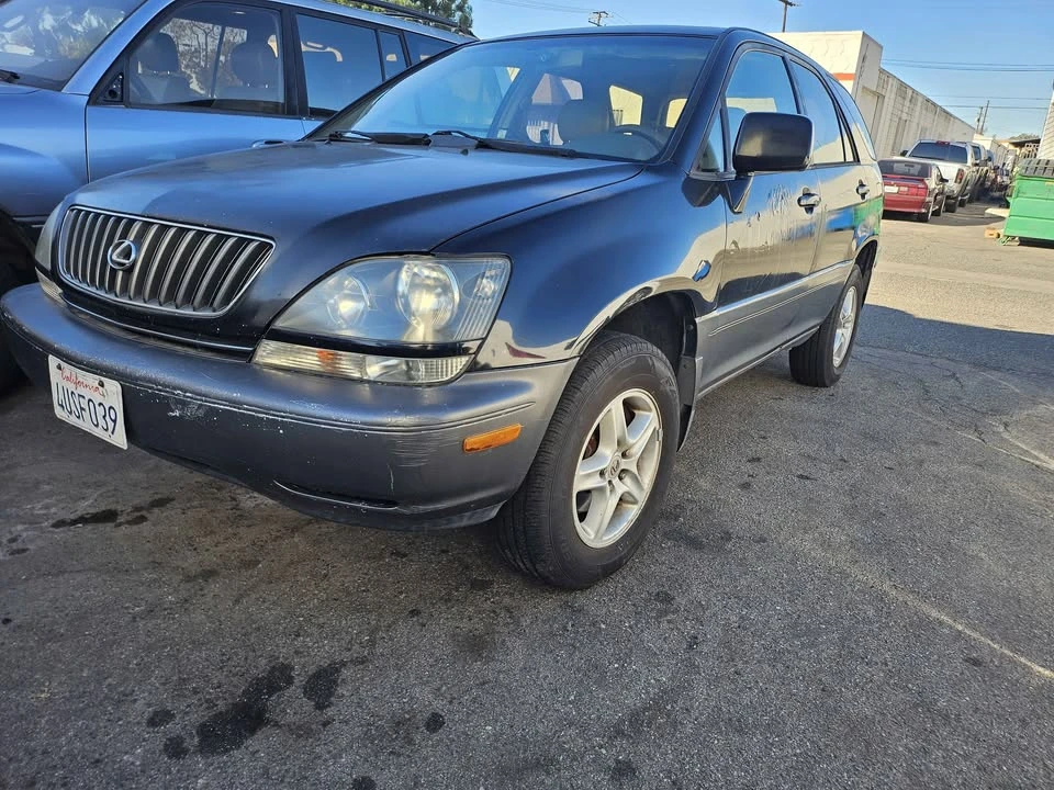 1999 Lexus RX 1st Gen - Image 2 of 11