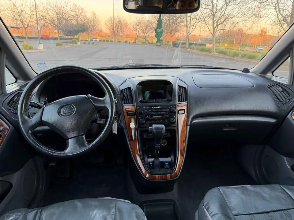 1999 Lexus RX 1st Gen - Image 8 of 11