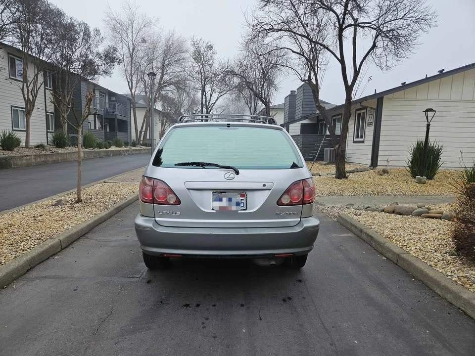 1999 Lexus RX 1st Gen - Image 4 of 13