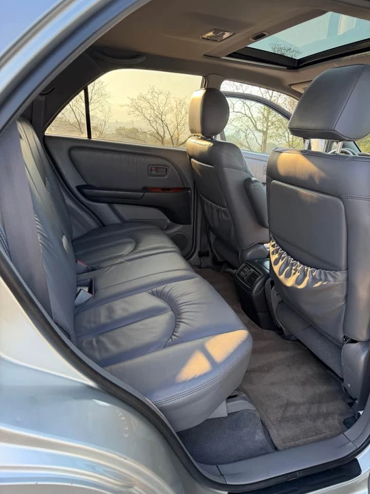 1999 Lexus RX 1st Gen - Image 12 of 13