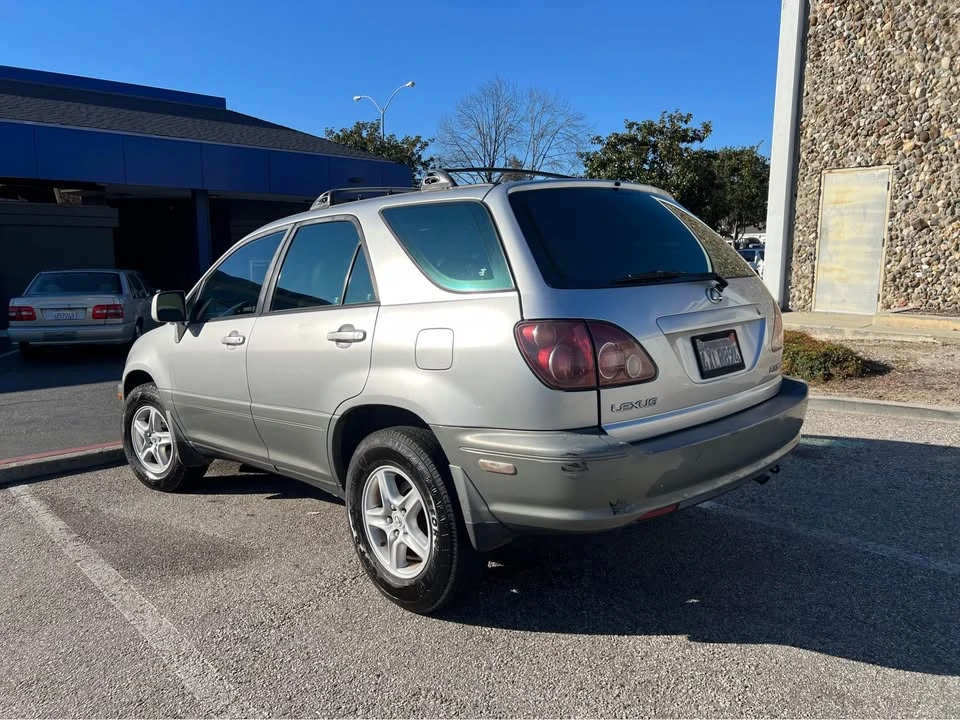 1999 Lexus RX 1st Gen - Image 4 of 7