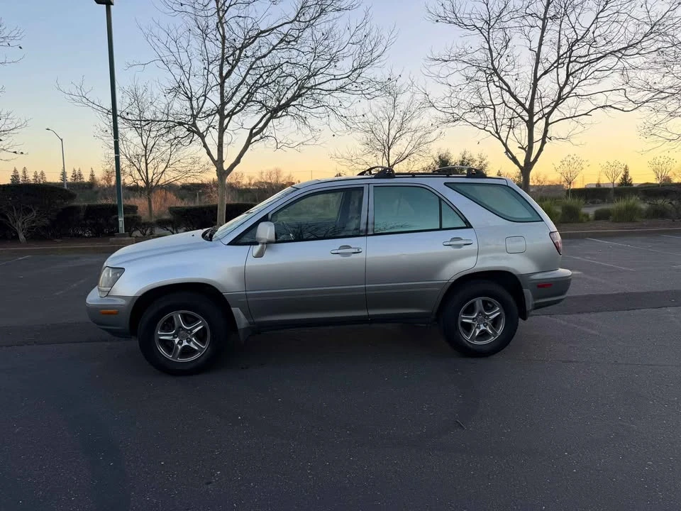 1999 Lexus RX 1st Gen - Image 2 of 11