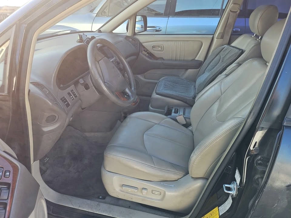 1999 Lexus RX 1st Gen - Image 10 of 11
