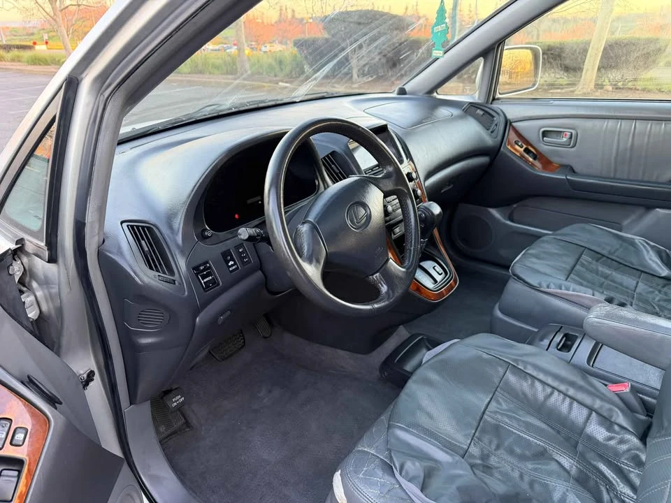 1999 Lexus RX 1st Gen - Image 6 of 11