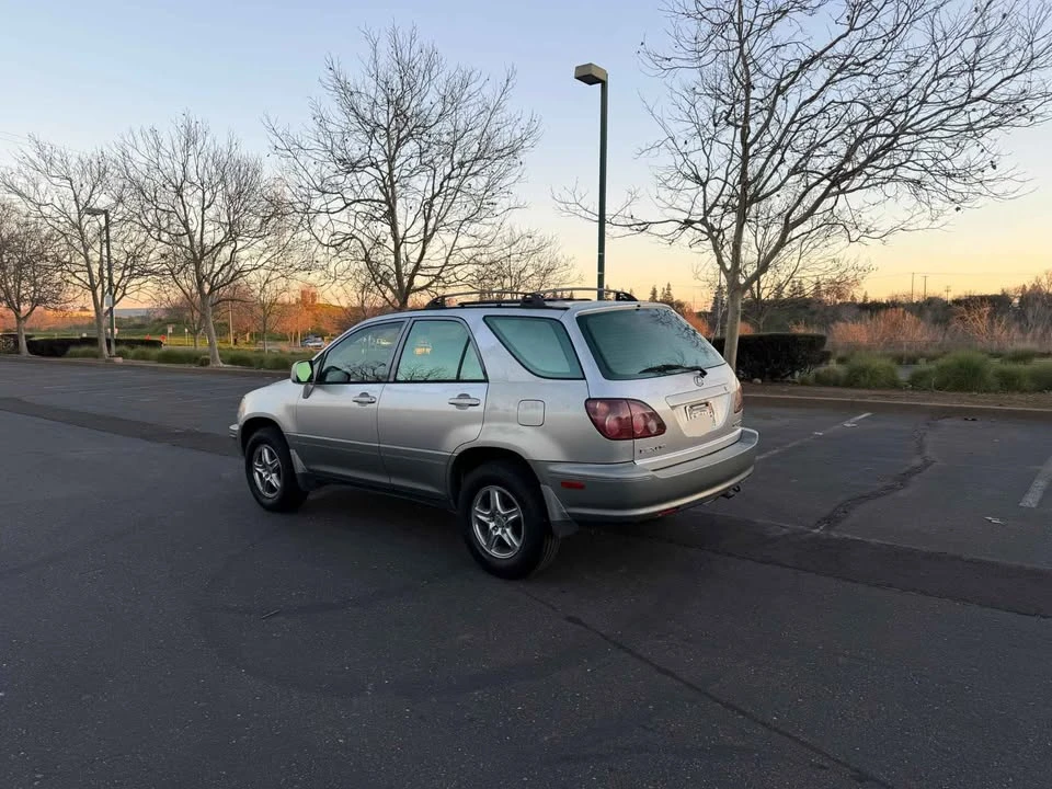 1999 Lexus RX 1st Gen - Image 3 of 11