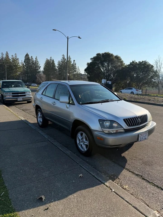 1999 Lexus RX 1st Gen - Image 4 of 13