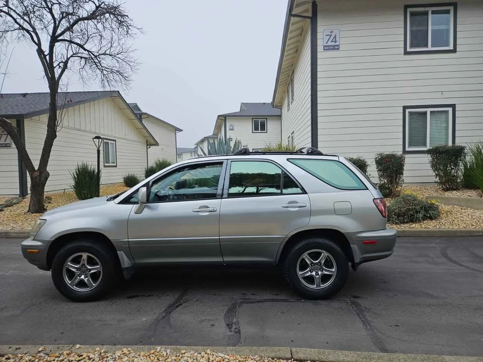 1999 Lexus RX 1st Gen - Image 3 of 13