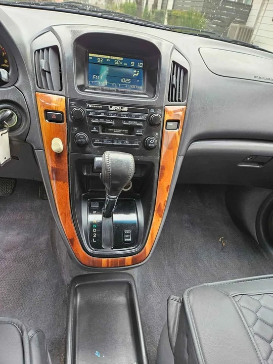 1999 Lexus RX 1st Gen - Image 11 of 13