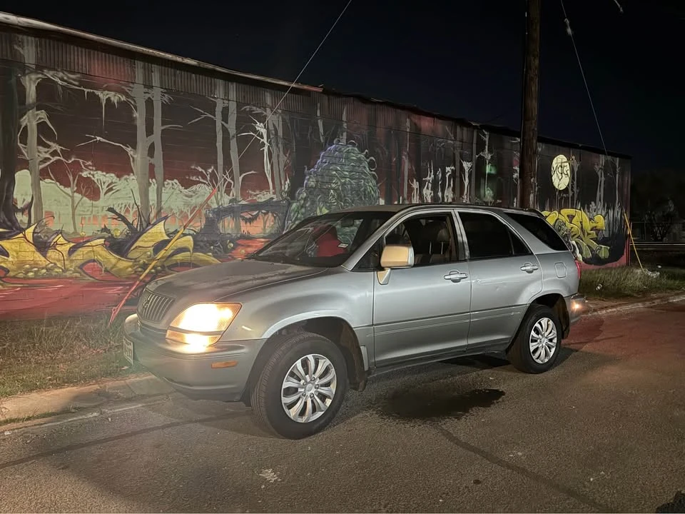 1999 Lexus RX 1st Gen - Image 3 of 4