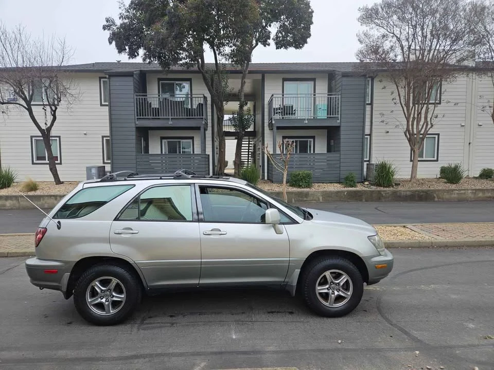 1999 Lexus RX 1st Gen - Image 4 of 13