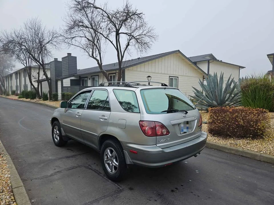 1999 Lexus RX 1st Gen - Image 5 of 13