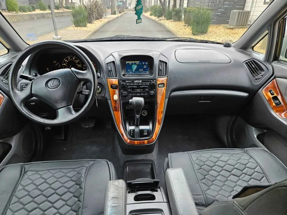 1999 Lexus RX 1st Gen - Image 8 of 13