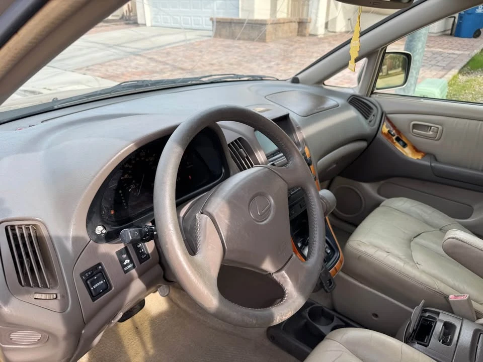 1999 Lexus RX 1st Gen - Image 5 of 6
