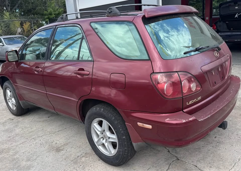 1999 Lexus RX 1st Gen - Image 5 of 9