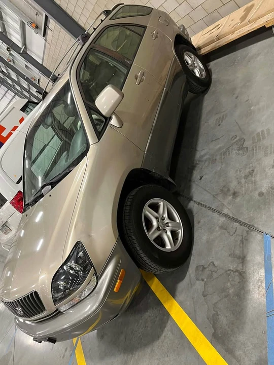 1999 Lexus RX 1st Gen - Image 3 of 11