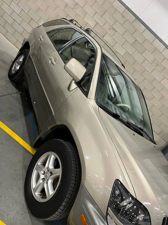 1999 Lexus RX 1st Gen - Image 4 of 11