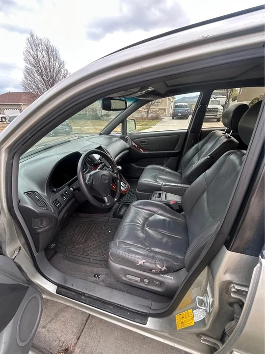 1999 Lexus RX 1st Gen - Image 7 of 9