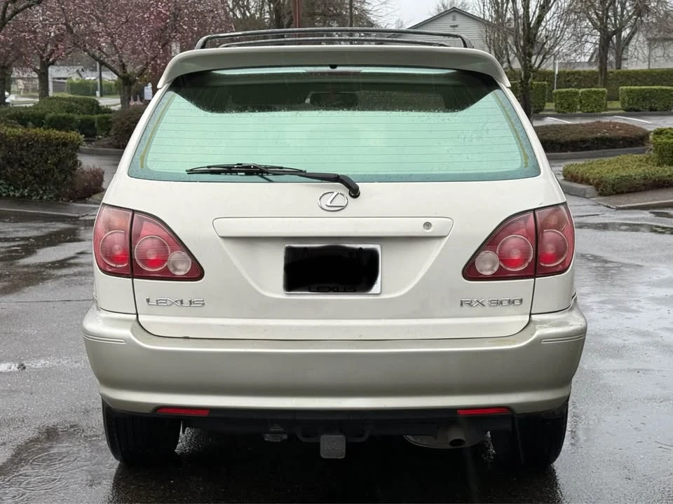 1999 Lexus RX 1st Gen - Image 4 of 10