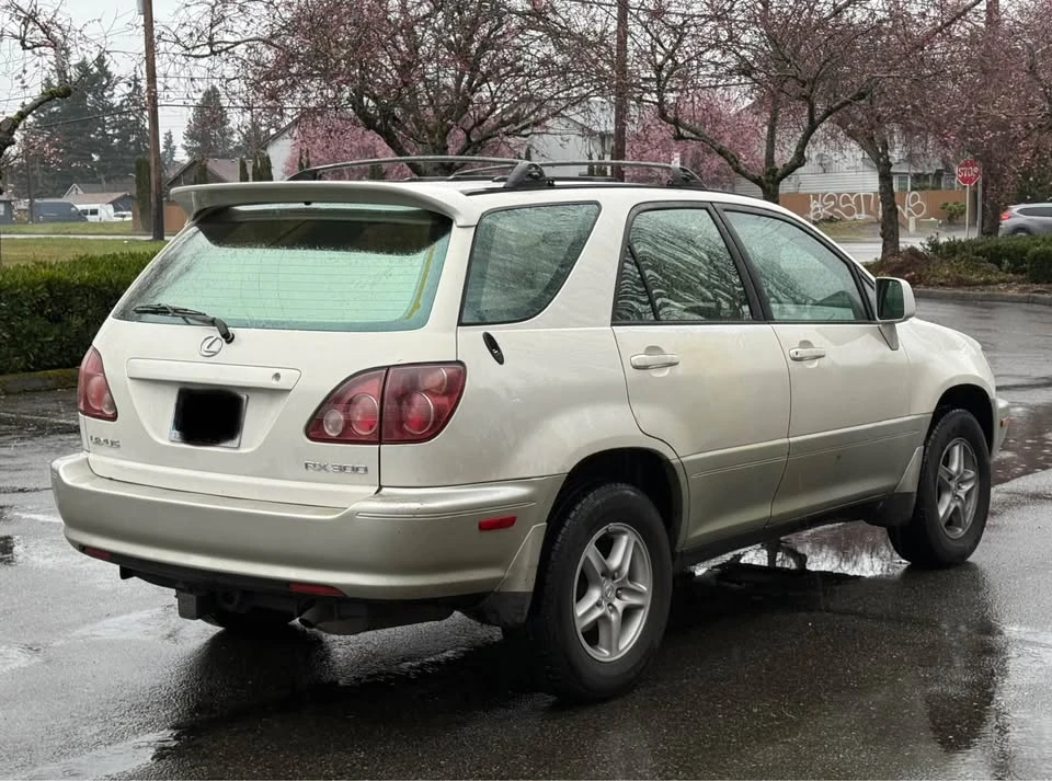 1999 Lexus RX 1st Gen - Image 5 of 10