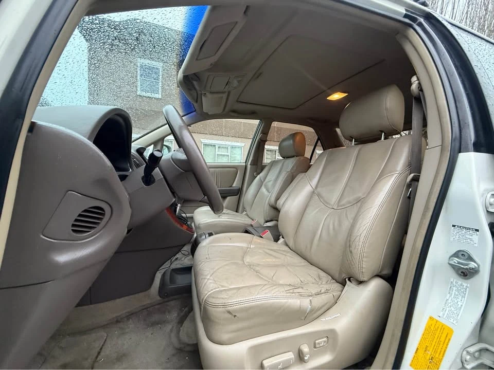 1999 Lexus RX 1st Gen - Image 9 of 10