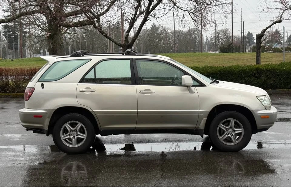 1999 Lexus RX 1st Gen - Image 6 of 10