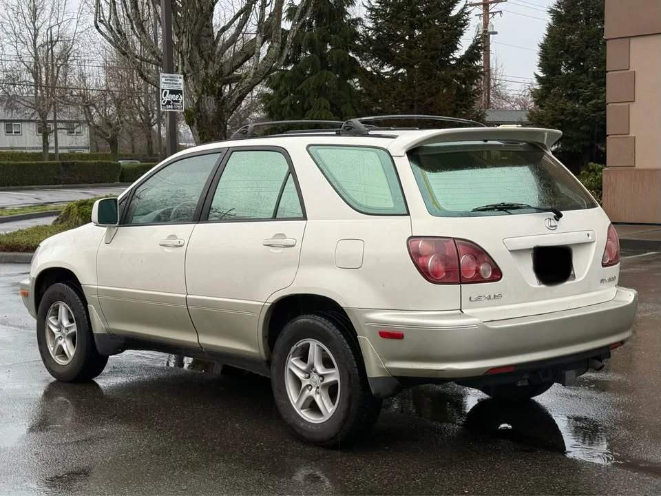 1999 Lexus RX 1st Gen - Image 3 of 10