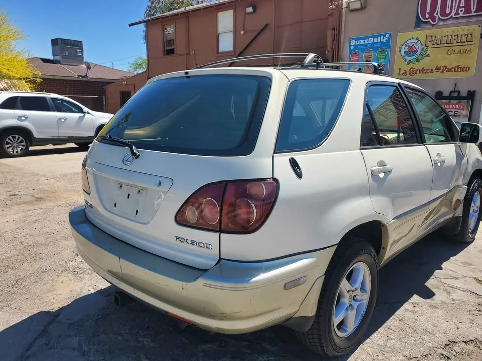 1999 Lexus RX 1st Gen - Image 4 of 11