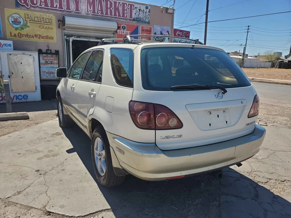 1999 Lexus RX 1st Gen - Image 5 of 11