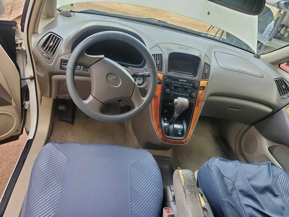 1999 Lexus RX 1st Gen - Image 8 of 11