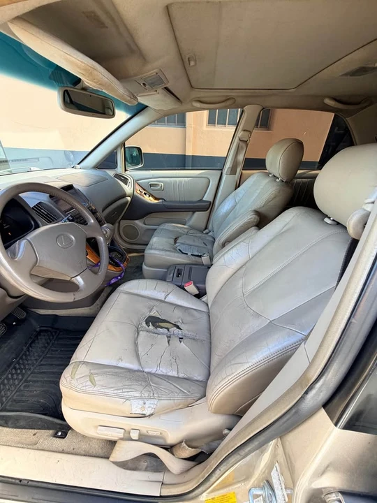 1999 Lexus RX 1st Gen - Image 10 of 15