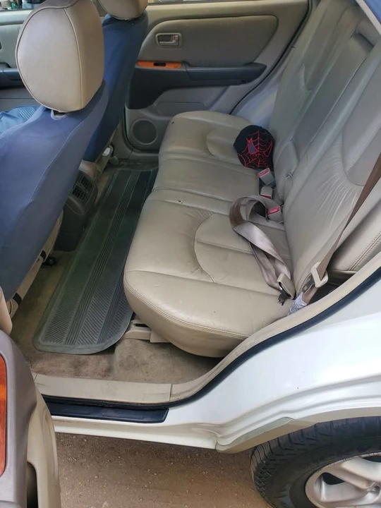 1999 Lexus RX 1st Gen - Image 10 of 11