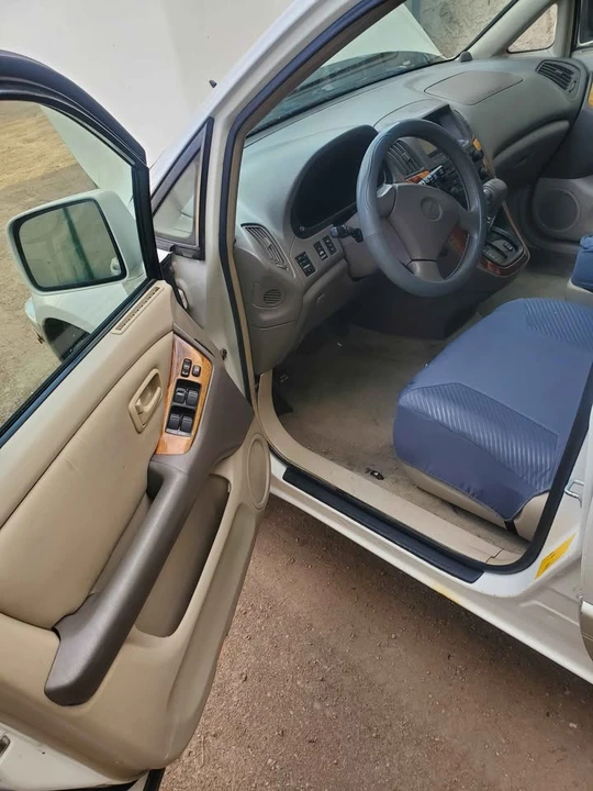 1999 Lexus RX 1st Gen - Image 9 of 11