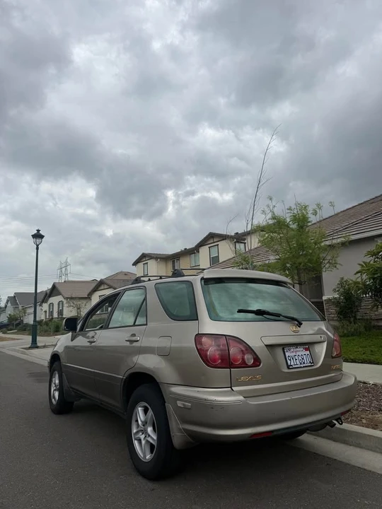 1999 Lexus RX 1st Gen - Image 5 of 7