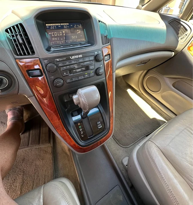 1999 Lexus RX 1st Gen - Image 12 of 16