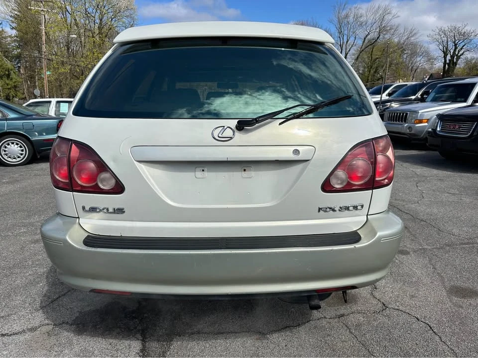 1999 Lexus RX 1st Gen - Image 5 of 15