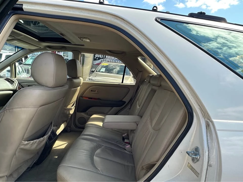 1999 Lexus RX 1st Gen - Image 11 of 15
