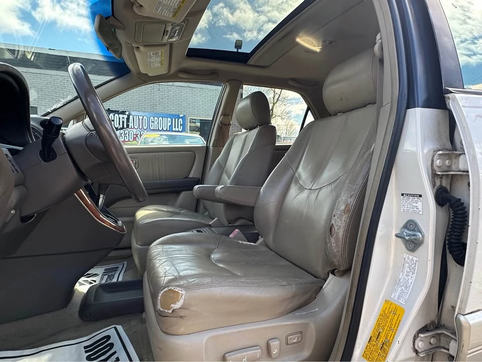 1999 Lexus RX 1st Gen - Image 12 of 15